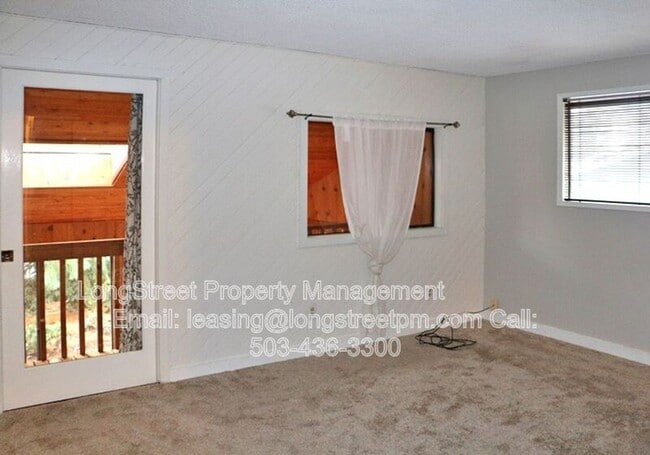 Building Photo - 1692 SW Reed Pl