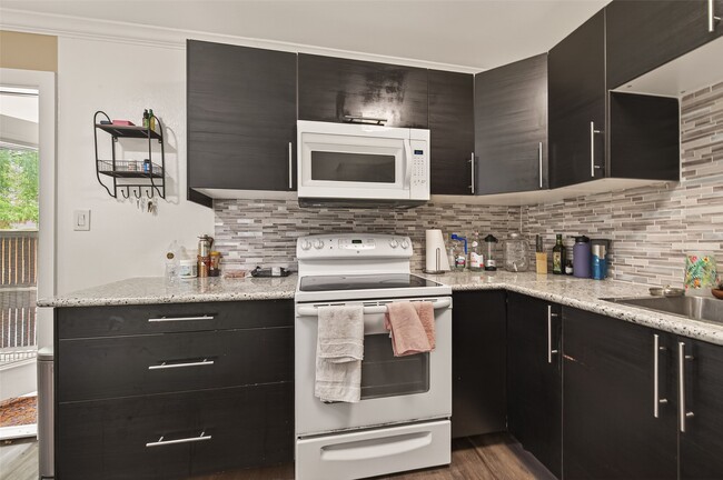 Building Photo - 3934 W Alabama St