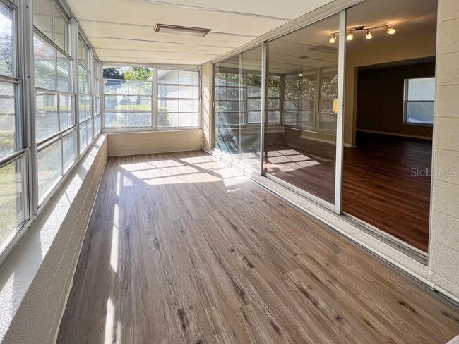 Building Photo - 1901 NW 36th Dr