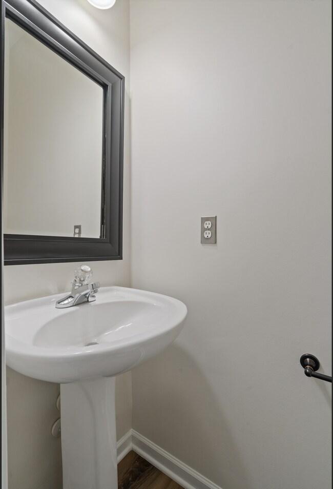 Building Photo - Spacious 5-Bedroom Living with Scenic View