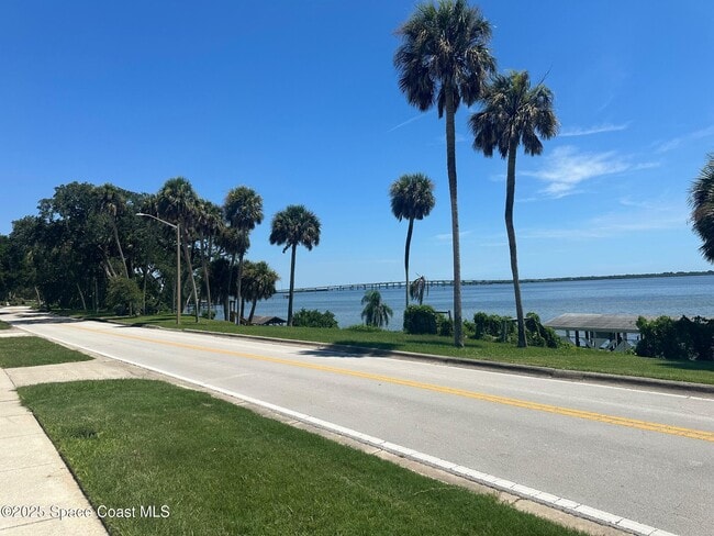 Building Photo - 1613 Indian River Dr