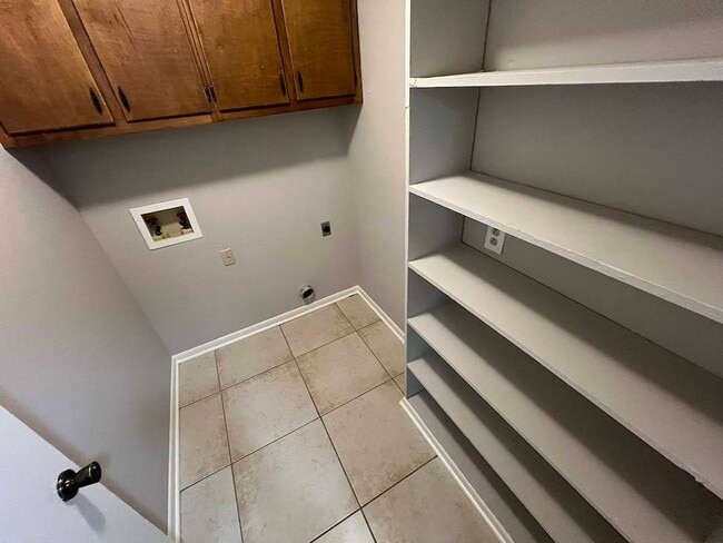 Building Photo - 1114 Willow Creek Dr