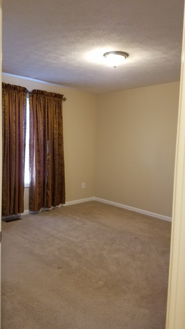 Building Photo - 3 bedroom, 2.5 bath townhome