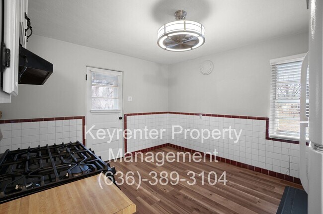 Building Photo - 1045 N New Florissant Rd