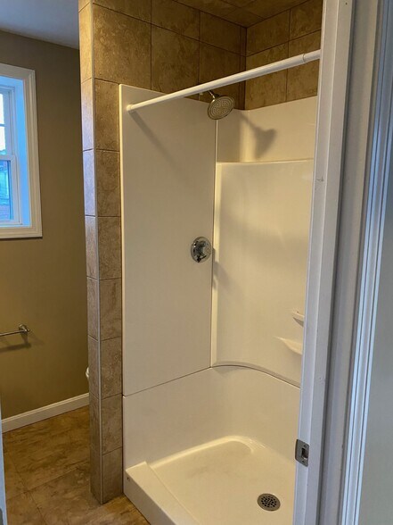 Building Photo - 17 Whitman Ave