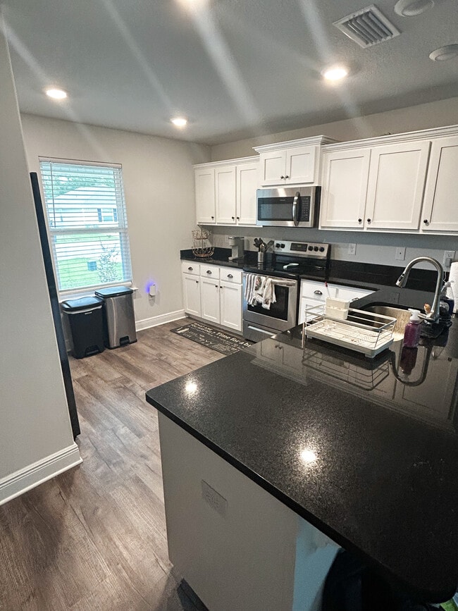 Building Photo - 7077 Sonny Dr