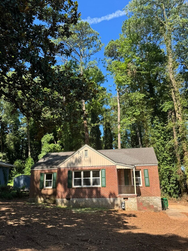 Building Photo - 1833 Ridgeland Dr