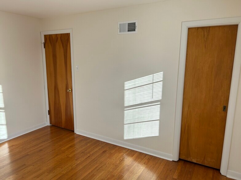 Building Photo - 230 Georgia Ave