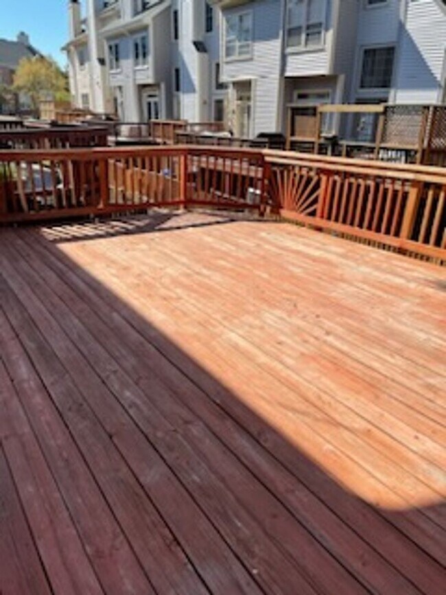 Building Photo - 5516 Sully Lake Dr