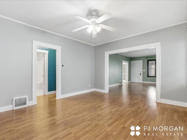 Building Photo - 5022I