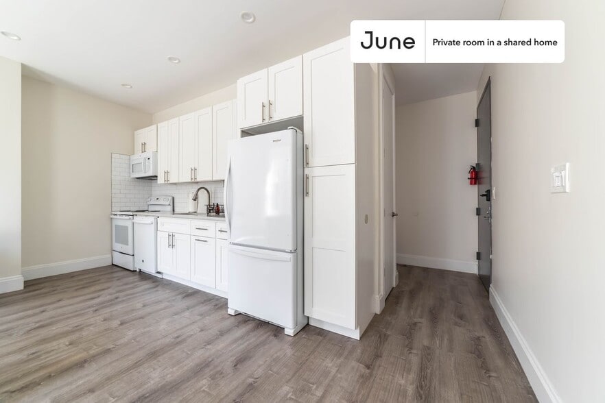 Building Photo - Room in Shared 2 bed/1 bath home in Greenpoint