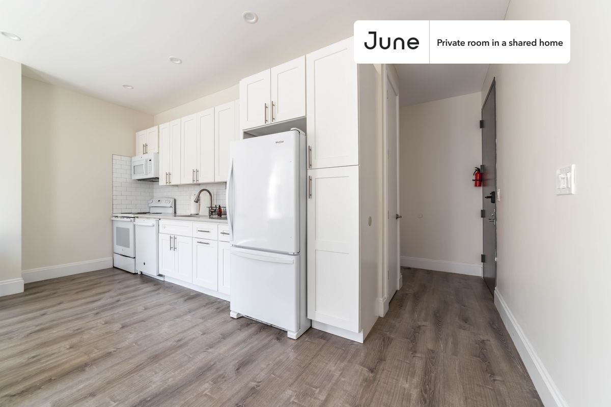 Building Photo - Room in Shared 2 bed/1 bath home in Greenpoint