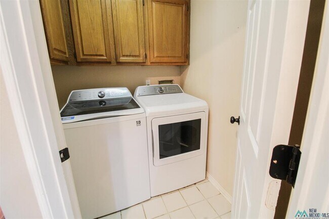 Building Photo - 2140 Northglen Dr