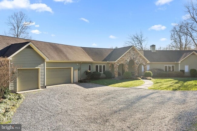 Building Photo - 3535 Meadow Rd