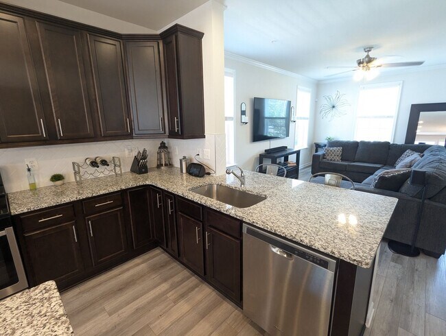 Building Photo - END UNIT newer build in ideal Frederick lo...