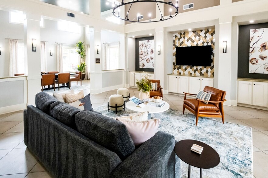 Building Photo - The Fenwick Apartment Homes