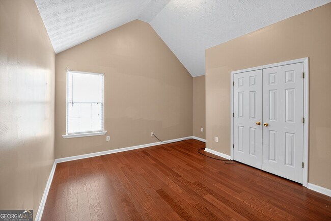 Building Photo - 245 Vaness Dr