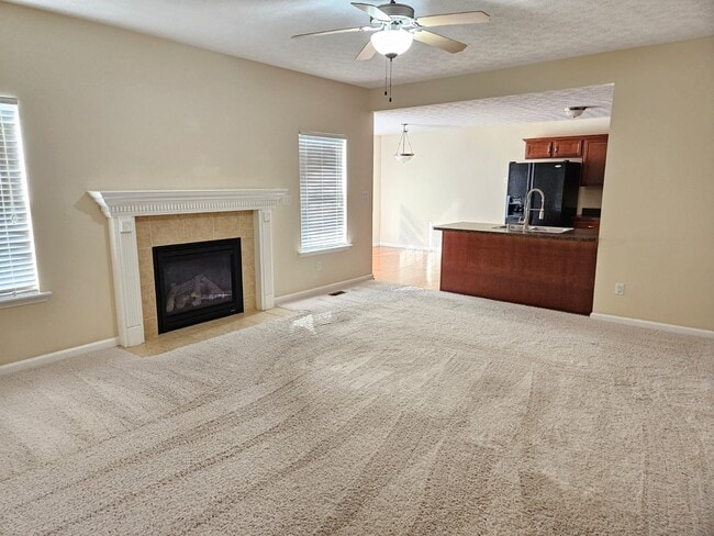 Building Photo - 403 Persimmon Dr