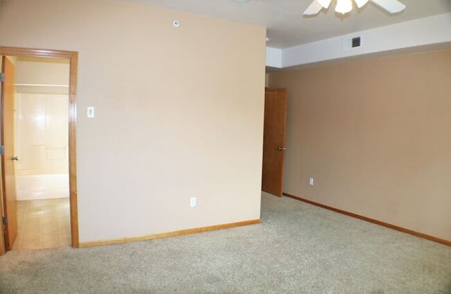 Building Photo - $1,225 | 2 Bedroom, 2 Bathroom Condo | Pet Negotiable | Sublease* | Available for June 1st, 2026 ...