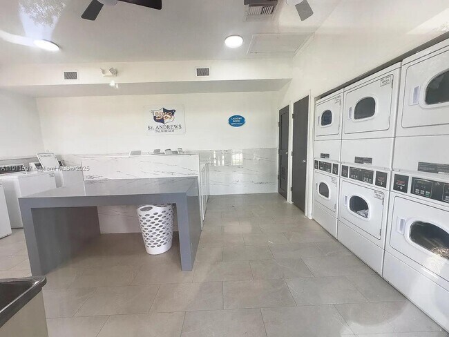 Building Photo - 1201 Lake Victoria Dr