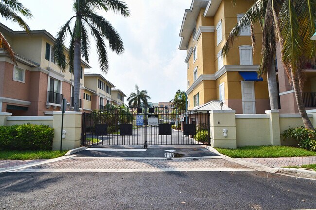 Building Photo - 250 NE 3rd Ave