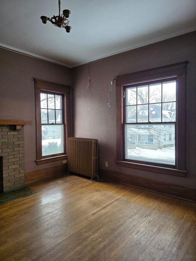 Building Photo - Large Home in Bowling Green