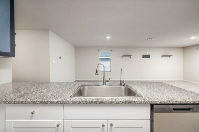 Building Photo - Spacious 4-Bedroom Gem in Schertz