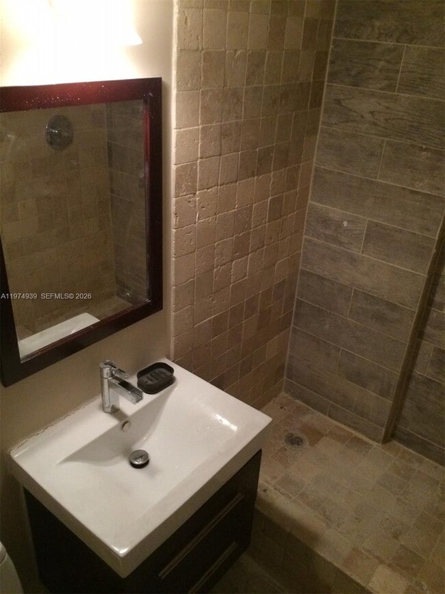 Building Photo - 1800 Collins Ave