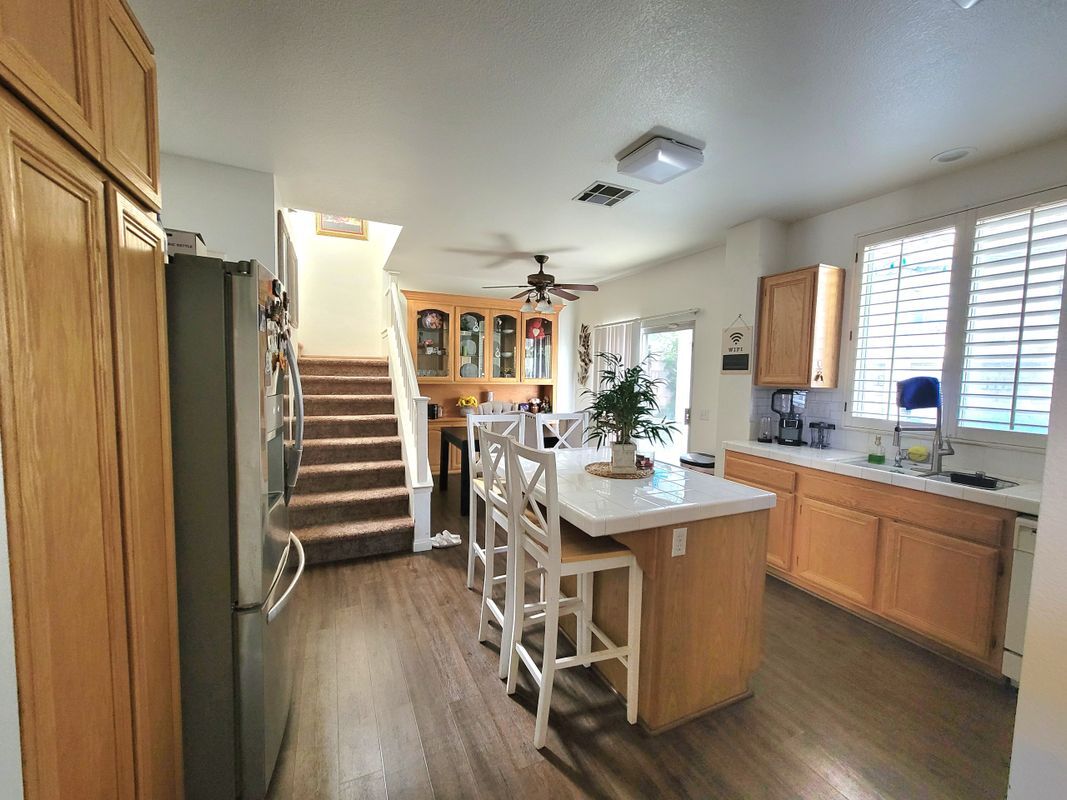 Building Photo - 5560 Barclay Ct