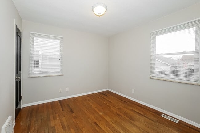 Building Photo - 4914 Lincoln Ave