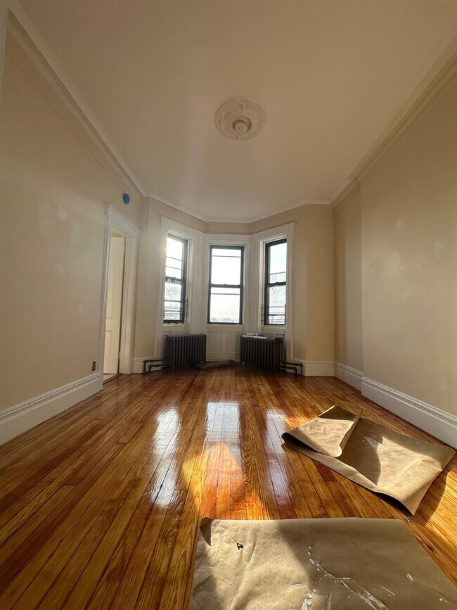 Primary Photo - 1712 Summit Ave