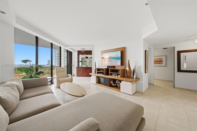 Building Photo - 3610 Yacht Club Dr