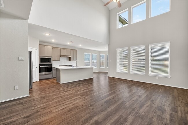 Building Photo - 411 Sunlit Vly Cir