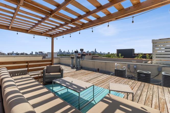 Rooftop City View - 2158 N Damen Ave