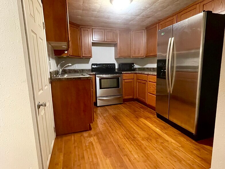 Kitchen - 221 Saint Marys St