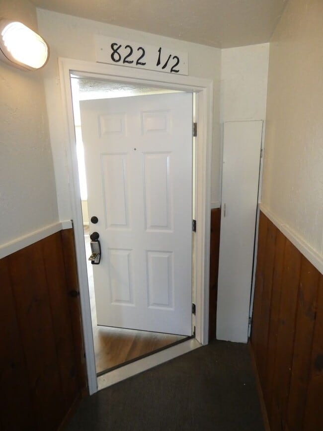 Building Photo - 822 1/2 S C Street **Upstairs Unit **