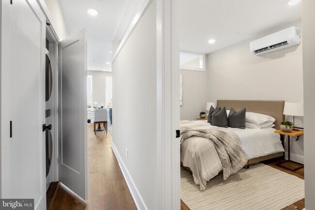 Building Photo - 1924 N Front St