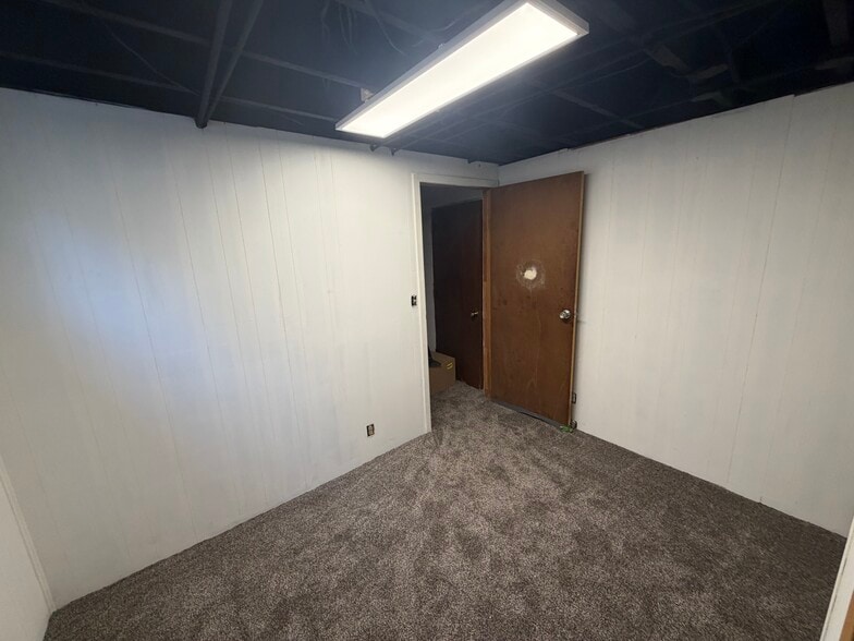 Building Photo - 626 S 36th St