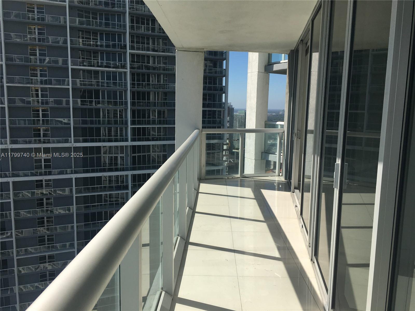 Building Photo - 475 Brickell Ave