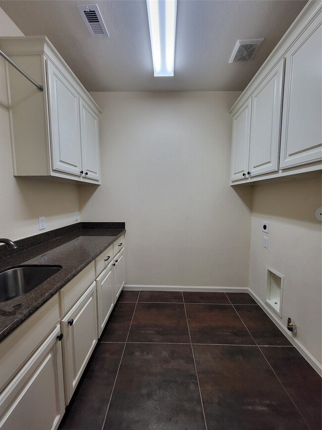 Building Photo - 8811 Van Allen Dr