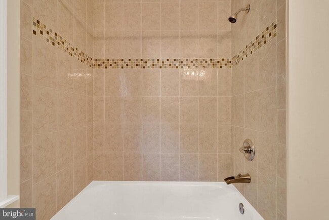 Building Photo - 805 31st St S