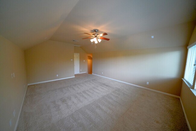 Building Photo - Beautiful Home Now Available in the Covete...