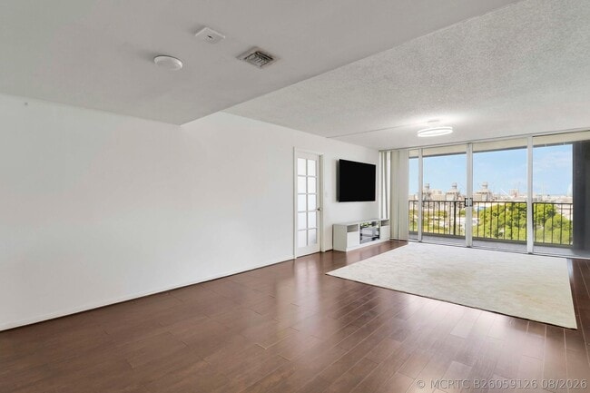 Building Photo - 5600 N Flagler Dr