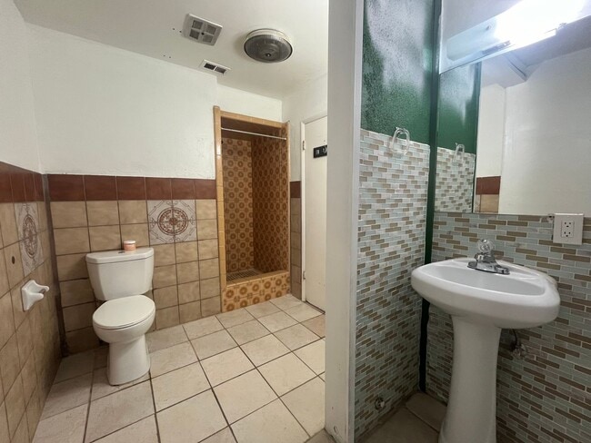 Building Photo - Located in the Heart of Tehachapi!