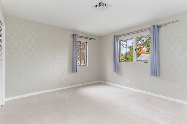 Building Photo - 90 Sasco Hill Terrace