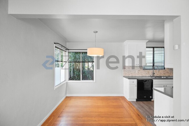 Building Photo - 903 61st St