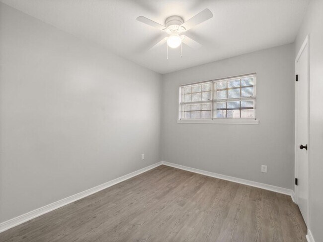 Building Photo - 506 Vernon St