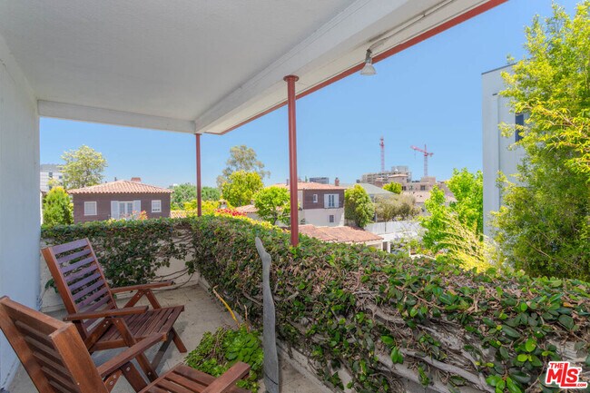 Building Photo - 10959 Strathmore Dr