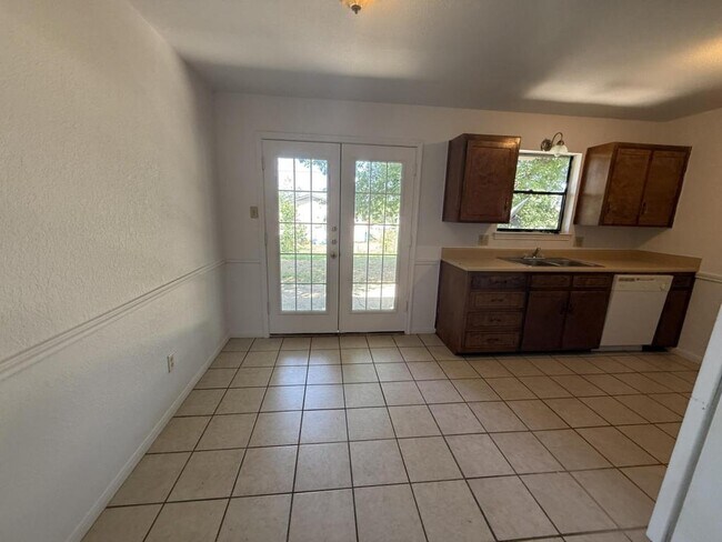 Building Photo - 205 Jason Dr