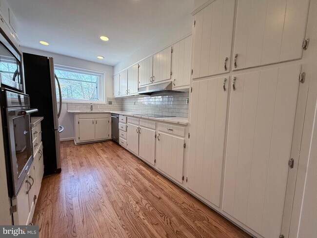 Building Photo - 5804 Lenox Rd